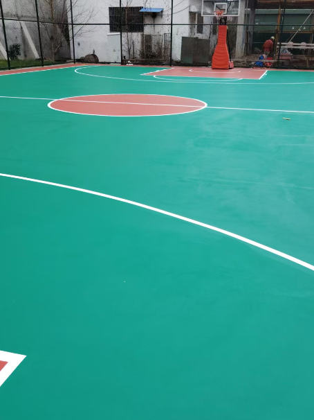 丹阳 球场长期使用易出现地面开裂